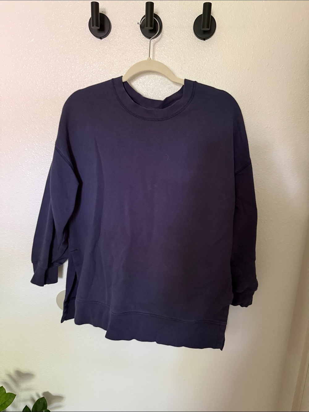 Old Navy Relaxed Crewneck Sweatshirt in Navy